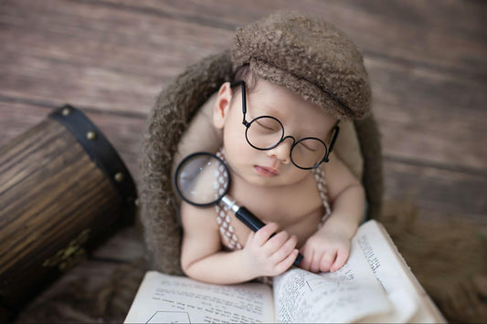 How Vinyl Backdrops are better for Newborn Photography Setups?